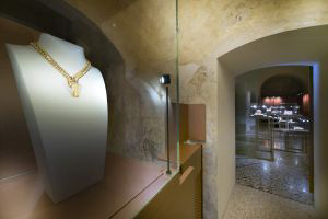 While visitors can currently get up close and personal with an iconic Van Cleef & Arpels zipper necklace, the Museo del Gioiello plans to rotate its jewels every two years.