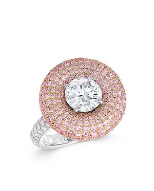Rows of scintillating diamonds also line the jewel’s band. 
