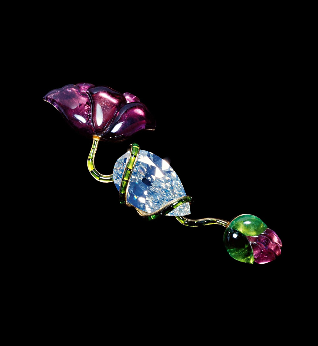 "Poppy Brooch," 1982. Diamond, tourmalines, and gold. Private collection. Photograph by Katharina Faerber; courtesy of JAR, Paris.