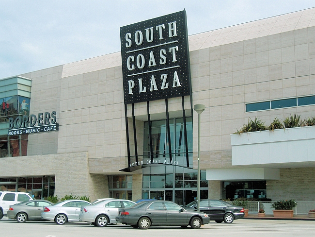 Graff Diamonds, available at Saks Beverly Hills, San Francisco, New York and Naples, will open a commemorative jewelry exhibit at its South Coast Saks location. Photo courtesy of Graff Diamonds.
