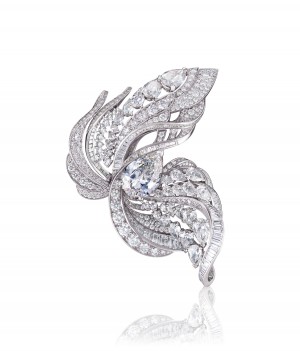The Ascending Ring is part of the the Imaginary Nature high jewellery collection.