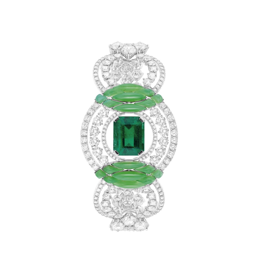 The white gold Parure No. 2 bracelet is set with diamonds, sculpted chrysoprase and two emerald-cut diamonds. 