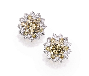  Estée Lauder’s colorless- and yellow-brown-hued diamond earclips are estimated to draw a bid of upwards of $150,000.