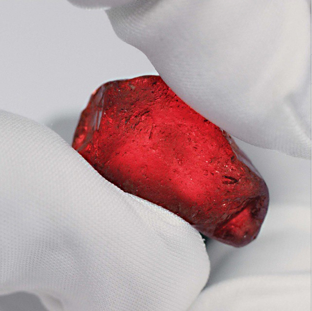 The stunning, Gemfields-mined stone was appraised by the Gübelin Gem Lab in Switzerland. Photo courtesy Gemfields.