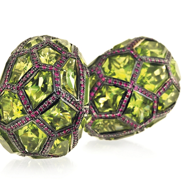 Fancy-cut peridot is made more magnificent when surrounded by a ruby-set honeycomb design in this pair of earrings by De Grisogono, which will go under the hammer on January 21. Photos © Christie’s Images Limited 2015.