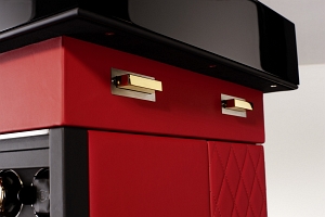 Leather, metal and wood lacquer finish on a bespoke Buben & Zorweg’s X-007 luxury safe.