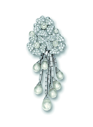 Ten lots contain Van Cleef & Arpels offerings, including this lovely saltwater pearl and diamond brooch. 