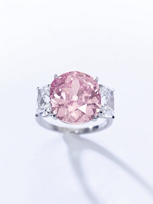 This Historic Pink Diamond uses a cushion brilliant cut and is believed to have been owned by Princes Mathilde Bonaparte, niece of Napoleon I. 