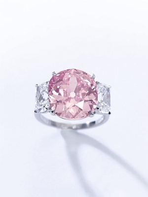 This Historic Pink Diamond uses a cushion brilliant cut and is believed to have been owned by Princes Mathilde Bonaparte, niece of Napoleon I.