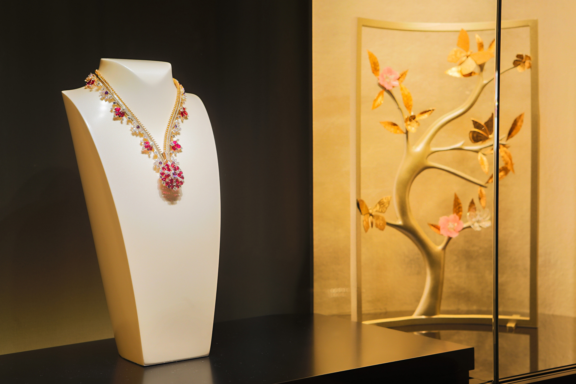 The Story of Van Cleef & Arpels' Zip Necklace