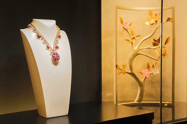 In 1951, Van Cleef & Arpels first reinvented the everyday zipper for jewelry lovers. But few could've imagined the modern day marvel that is the designer's new, transformable Zip Conte de Fée. Photo courtesy Van Cleef & Arpels.
