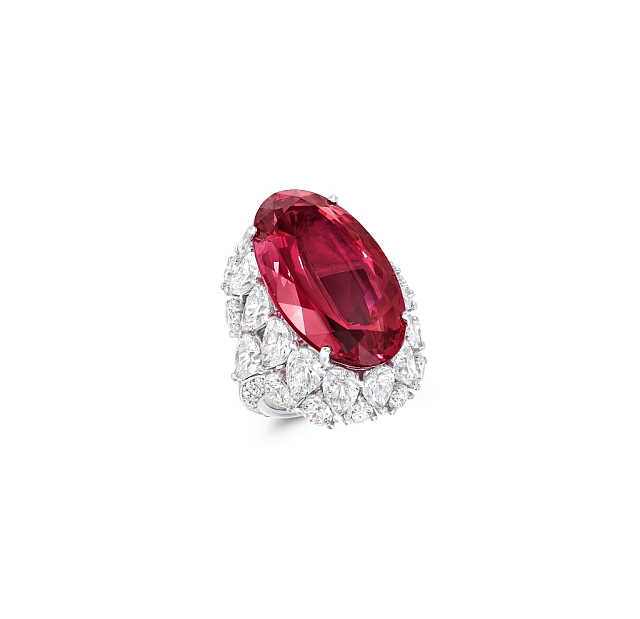 A bed of teardrop diamonds elegantly cradles an oval-shaped spinel in one of Graff's new rings. Photos © Graff Diamonds Limited.