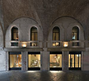 The Museo del Gioiello occupies 410 square meters of the historic, 16th-century Basilica Palladiana. 