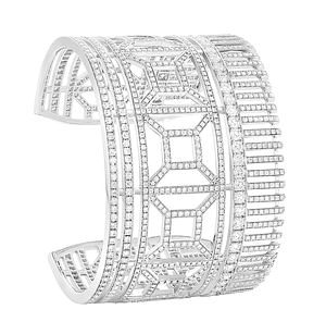 Exhibitor Boucheron’s Quatre Radiant Edition Cuff glows with 1,282 round diamonds. 