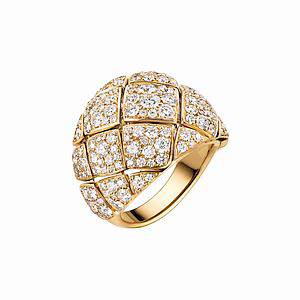 Signature d’Or designs are the only new pieces to entice with yellow gold. 