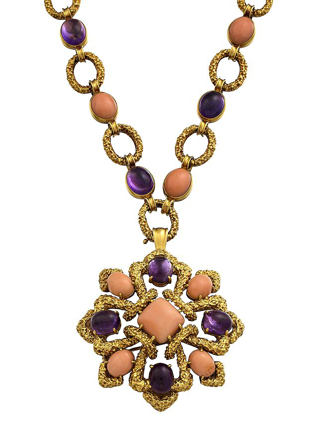 It’s no wonder this gold Van Cleef & Arpels piece caused a stir in Sydney: the versatile creation can be worn as a necklace, a bracelet, a pendant, or a brooch. Photos courtesy Sotheby’s Australia. 